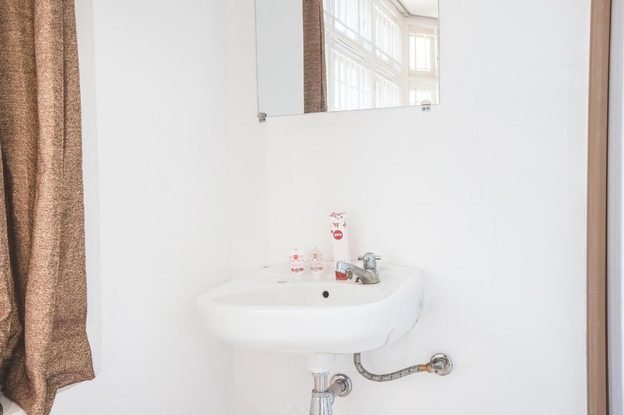 OYO 332 Residence G17 Kemang Jakarta Bagian luar foto