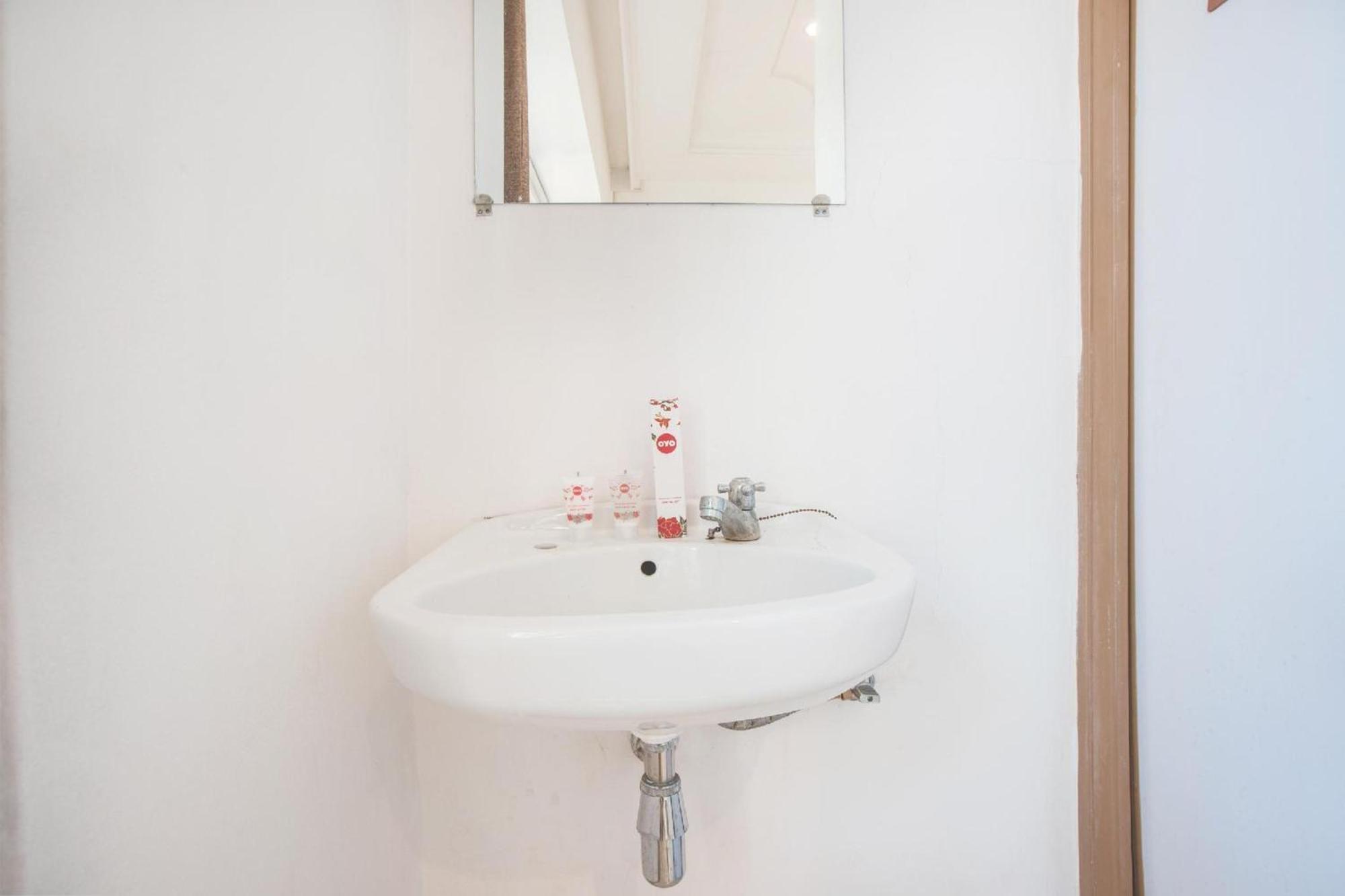 OYO 332 Residence G17 Kemang Jakarta Bagian luar foto