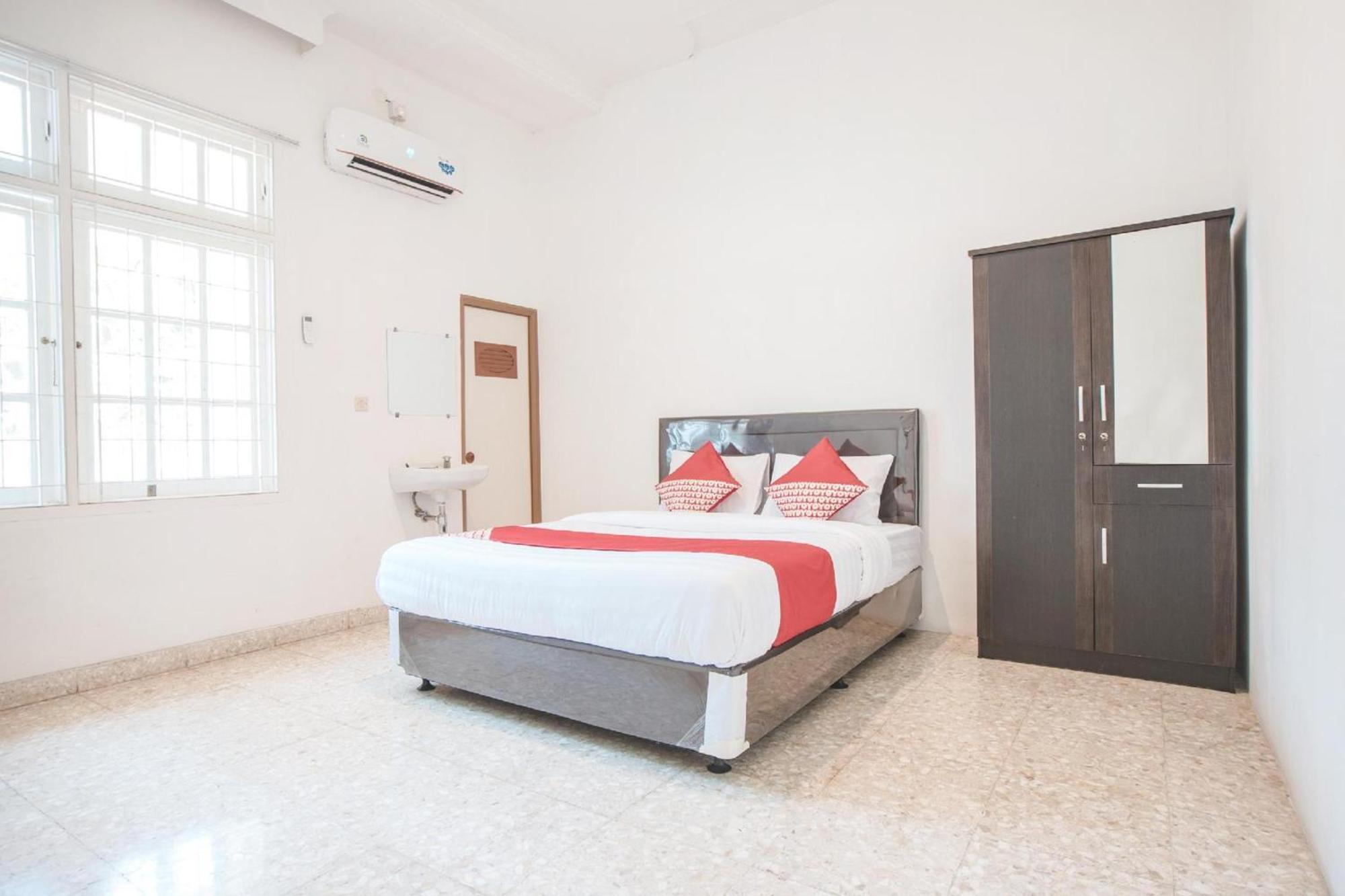 OYO 332 Residence G17 Kemang Jakarta Bagian luar foto