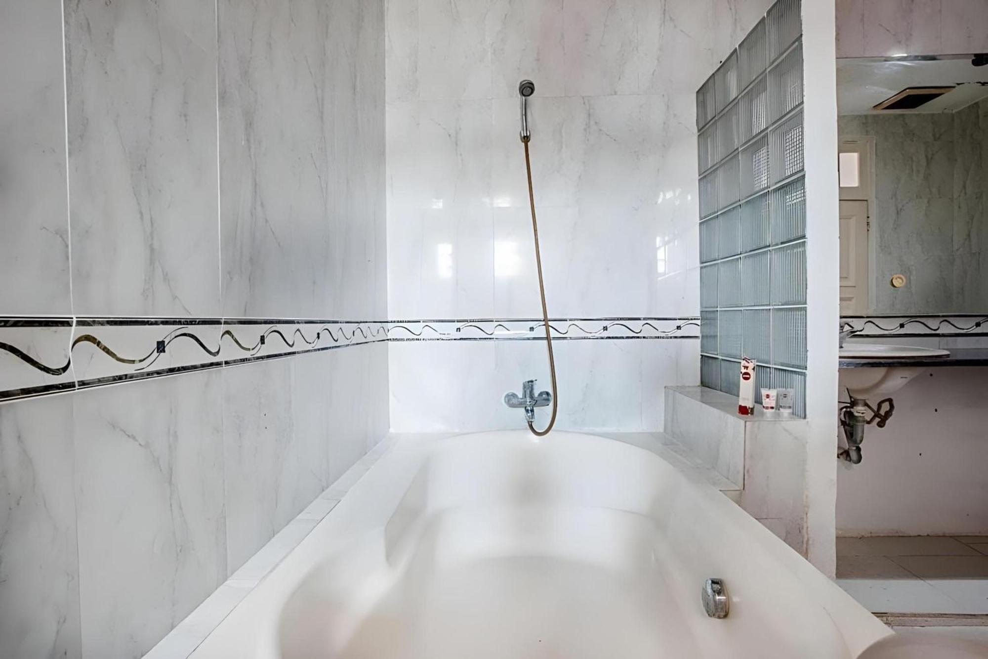 OYO 332 Residence G17 Kemang Jakarta Bagian luar foto